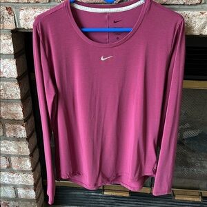 The Nike Dri-FIT Long Sleeve Athletic Pullover Women’s Size M